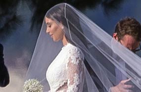 كيم كارداشيان بفستان زفافها على كانيى ويست