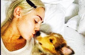 مايلي سايرس مع كلبها الراحل &quot;فلويد&quot;