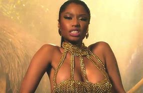 نيكي ميناج في كليب &quot;اناكوندا&quot;