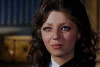 الفنانة هدى رمزي