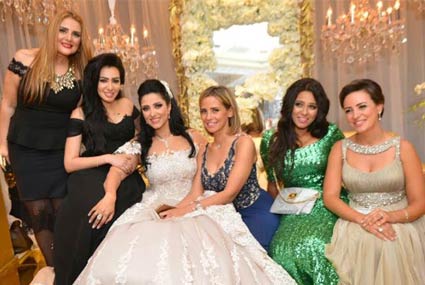 حنان مطاوع وصديقاتها الفنانات