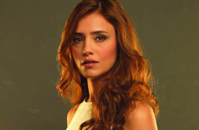 الممثلة نهير أردوغان &quot;نادية في مسلسل الغريب&quot;، تم إلقاء القبض عليها بتهمة تعاطي المخدرات واعترفت بتعاطي المخدرات مرة واحدة، ولكن خارج الأراضي التركية
وتم الحكم عليها بالحبس 10 أشهر ومراقبة 5 أعوام.