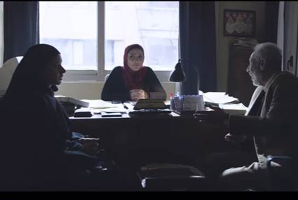 نيللي كريم ونبيل الحلفاوي في مشهد رفع دعوى الخلع  