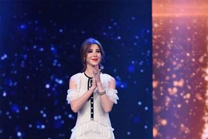 نانسي عجرم بفستان غير متناسق ولا يليق بها.