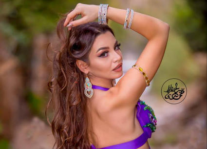 الراقصة جوهرة في جلسة تصوير جديدة.