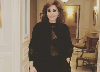 إليسا بـTop مشابه لما ظهرت به مؤخرا على Hot Short