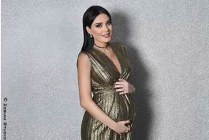 ظهرت سيرين لأول مرة ووضح عليها علامات الحمل في جلسة تصوير جديدة.