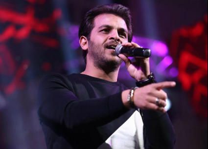 محمد رشاد يحيي حفلا في الصالة المغطاة بنادي مدينة نصر