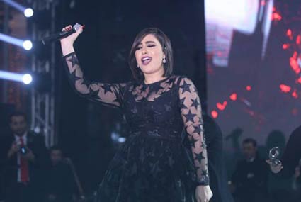 بوسي في الحفل 