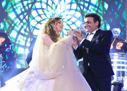 رحيم وأنوسة يبدلان دبلة الزواج