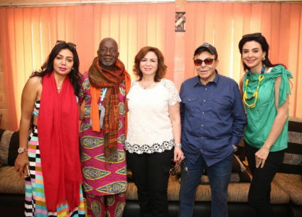 المذيعة جاسمن طه زكي مع سمير صبري وإلهام شاهين ورانيا يوسف وسليمان سيسيه.