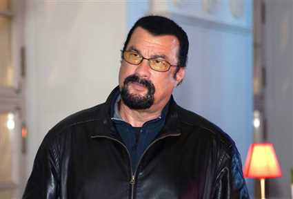 الفنان ستيفن سيجال