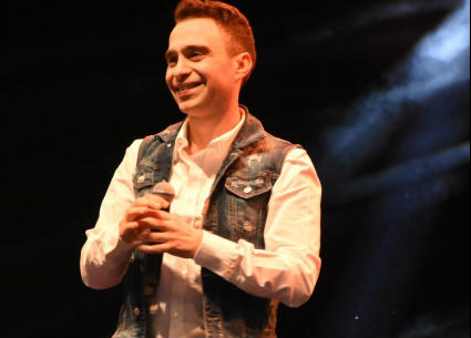 حسام حبيب في حفله بعد عقد قرانه على شيرين عبد الوهاب في مساء السبت السابع من أبريل