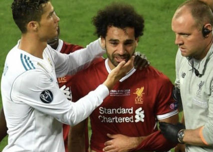 محمد صلاح يبكي بعد خروجه من الملعب