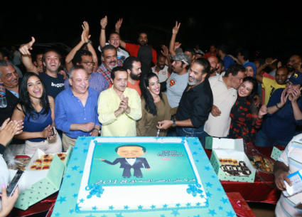 محمد هنيدي يحتفل بانتهاء &quot;أرض النقاق&quot;