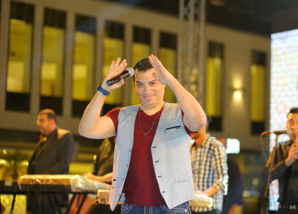 إيهاب توفيق من حفل خيمة &quot;ع الطاولة&quot;.