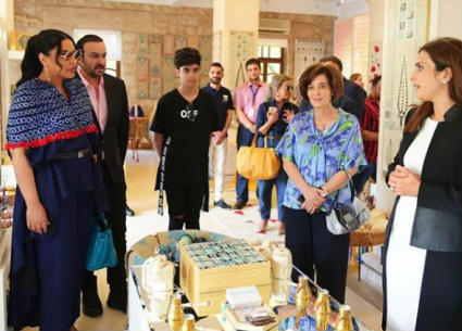 أحلام وزوجها مبارك الهاجري وابنهما مع ملكة الأردن ووالدتها 