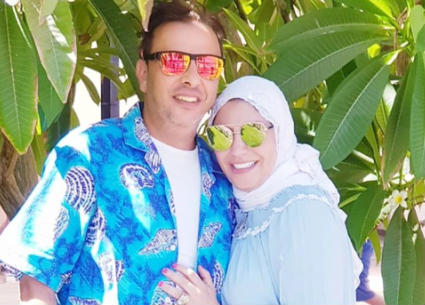 ميار الببلاوي وزوجها وائل عباس.