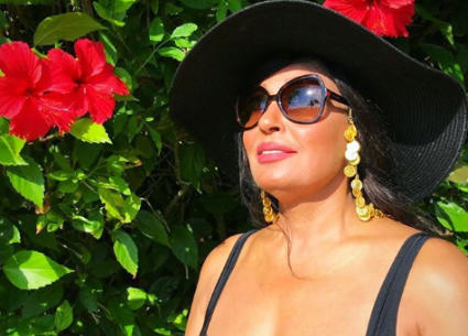 فيفي عبده بإطلالة مميزة 