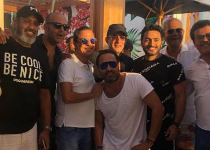 تامر حسني يحتفل بنجاح فيلم &quot;البدلة&quot;