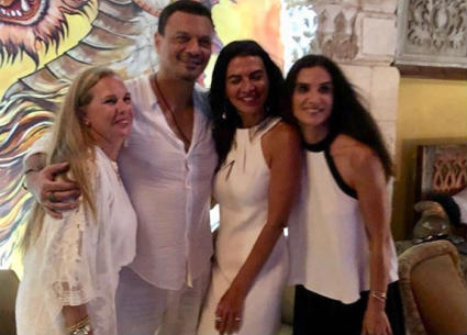 عباس أبو الحسن يحتفل بعيد ميلاد شقيقته