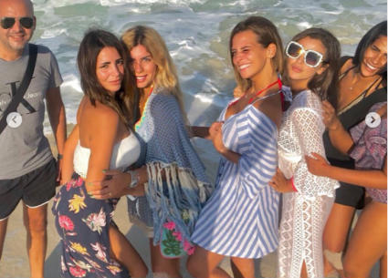 إيمان العاصي وأصدقائها