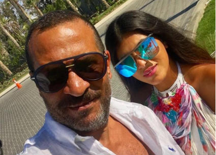  هنأ ماجد المصري زوجتها  من خلال نشره صورتهما سويا عبر حسابه على Instagram، وعلق عليها يهنئها بعيد ميلادها وتمنى استكمال العمر معها.