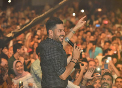 حماقي في حفل تجارة الإسكندرية