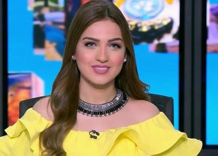 المذيعة ياسمين عز