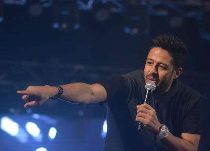 محمد حماقي يتألق بحفل جماهيري في الجامعة الكندية "CIC" 