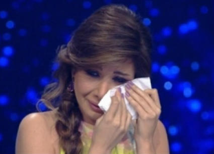 تقدمت الفنانة اللبنانية نانسى عجرم، بالعزاء فى ضحايا حادث الحافلة المدرسية بالأردن بسبب السيول التى ضربت البلاد، أمس الخميس.

وعلقت عجرم على الحادث قائلة: "قلبى مع أهالى أطفال حافلة المدرسة بالأردن، ما فى كلام ممكن يعبر عن حزنى.. الله يرحم كل الأطفال ويصبر قلوبكم".
