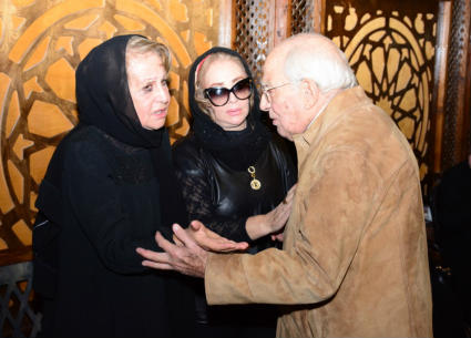  نجوم الفن يتوافدون على عزاء بدر تيسير