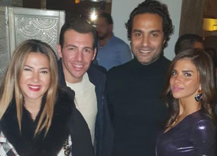 كريم فهمي وزوجته مع دنيا سمير غانم ورامي رضوان