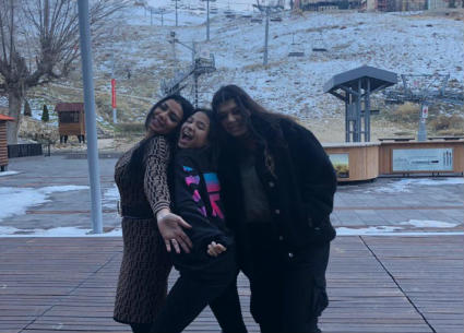 رانيا يوسف وابنتيها نانسي وياسمين