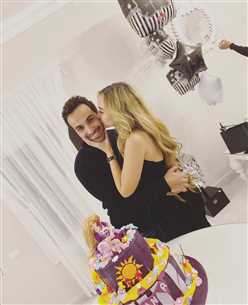 قبلة هنا الزاهد لأحمد فهمي