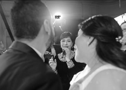 شيرين تغني للعروسين