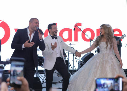 عمرو دياب يحيي فرح الفائزين بمسابقة فودافون