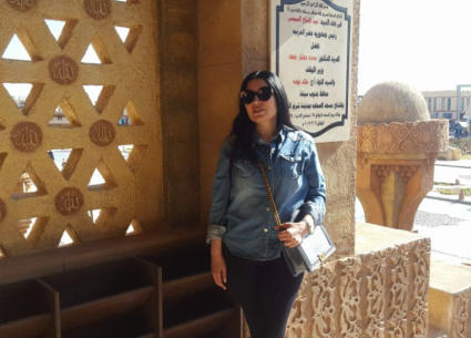 عبير صبري في منطقة السوق القديم في شرم الشيخ