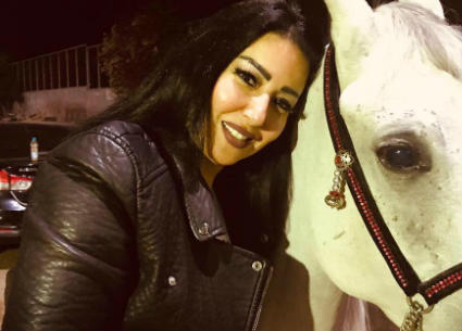 سمية الخشاب مع الحصان 