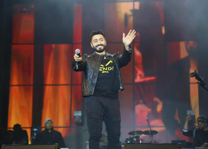 تامر حسني يتألق في حفل جامعة المنصورة