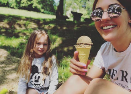 مريم أوزرلي وابنتها لارا