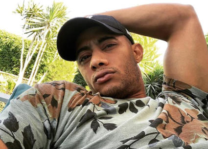 شارك الممثل محمد رمضان جمهوره بصورته وهو يحاول مقاومة النوم في فترة الظهيرة
