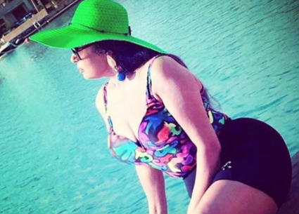 تحب فيفي عبده مشاركة جمهورها بتفاصيل حياتها وعندما تنشر صورتها تكشف عن مكانها، مثلا تنشر صورتها على حمام السباحة وتكتب أنها في الساحل الشمالي