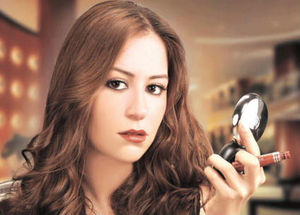 منة في بداياتها ... في لوك "عادي" يشبه الكثير من الفتيات 