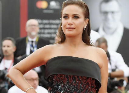 هند صبري بفستان من توقيع Etro