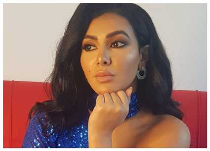 بعيدا عن الجونة.. ميرهان حسين في جلسة تصوير جديدة