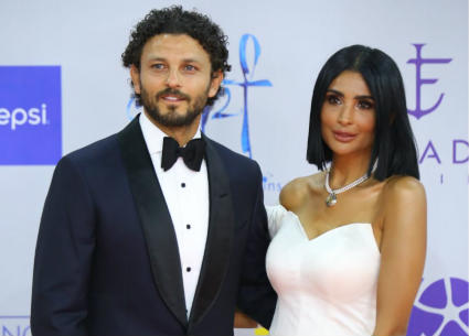 حسام غالي وزوجته