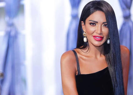 ولدت في 24 أكتوبر، درست في قسم إدارة الأعمال بالجامعة الكندية، وحصلت على دبلوم في الإذاعة والتليفزيون من الجامعة الأمريكية