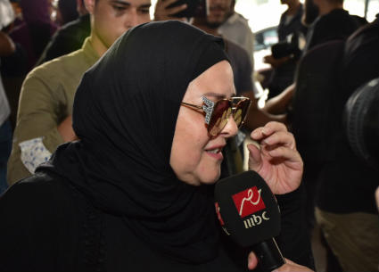 بكاء دلال عبد العزيز