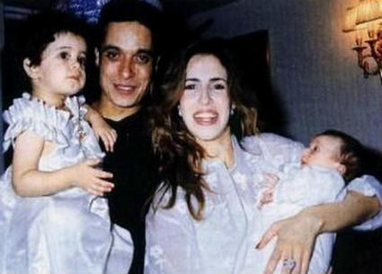 عامر منيب وزوجته وابنتيه